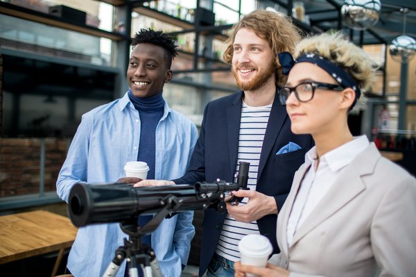 Quels sont les meilleurs spots pour observer les oiseaux migrateurs en Camargue, France?